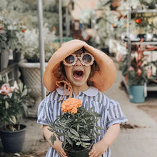 画像をギャラリービューアに読み込む, Big Brim Baby Sun Hat