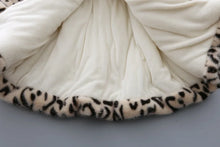 画像をギャラリービューアに読み込む, Hooded Fake Fur coats