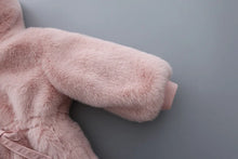 画像をギャラリービューアに読み込む, Hooded Fake Fur coats